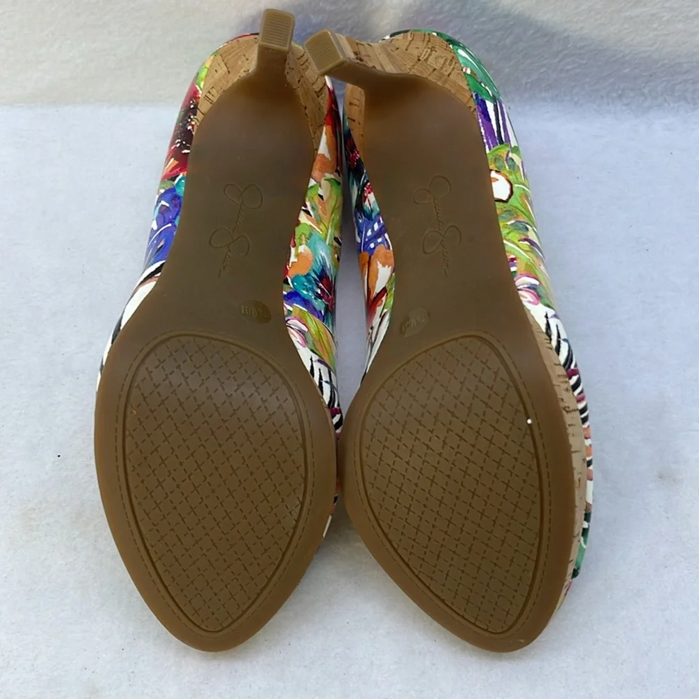 NEW Jessica Simpson floral pumps (runs small)